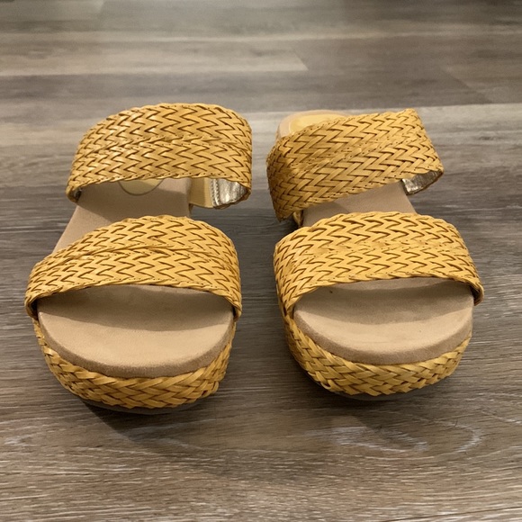 Anne Klein-Akzala Casual Slides EUC - Picture 3 of 8